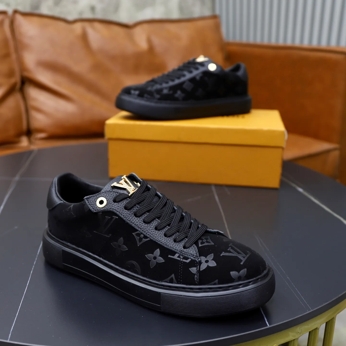 Ex-factory price: 440💰🙅‍♂️🙅‍♂️🙅‍♂️ Brand: LV Louis Vuitton Standard code: 38-44 (45 customized) Grade: Same as the official website Material: Original material splicing Comfortable and breathable lining Lightweight and wear-resistant sports outsole Style category: Men's fashion casual shoes Running sneakers Distinguished luxury brand elements Top luxury Color: actual picture color